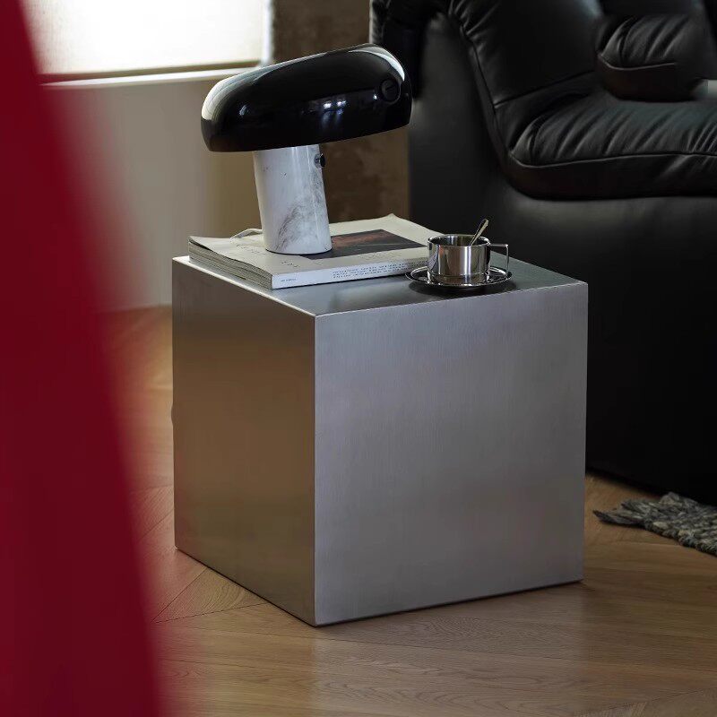 Tables d'appoint en acier inox - Desk Setup Minimalist avis et prix